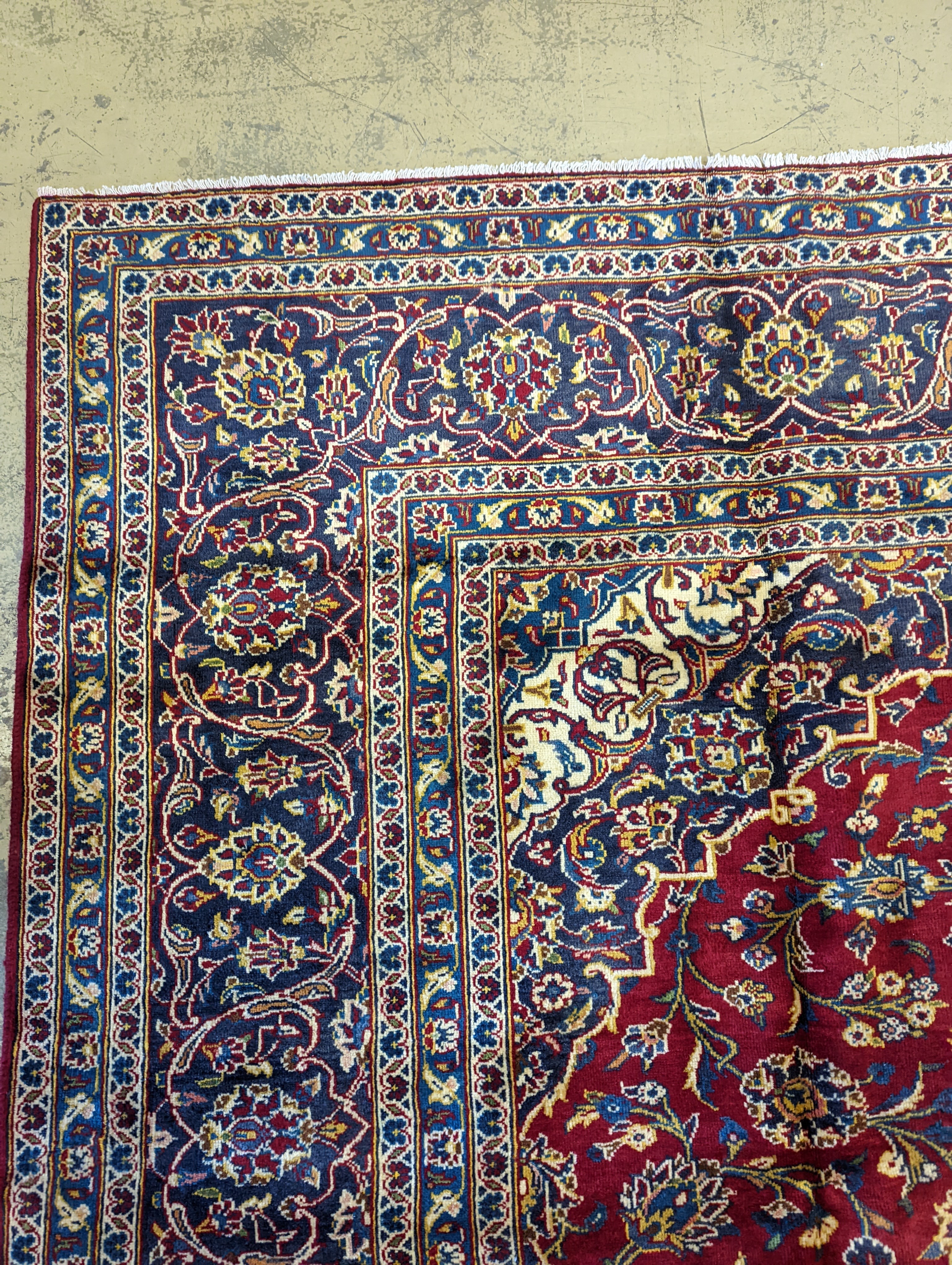 A Kashan carpet, 330 x 244cm